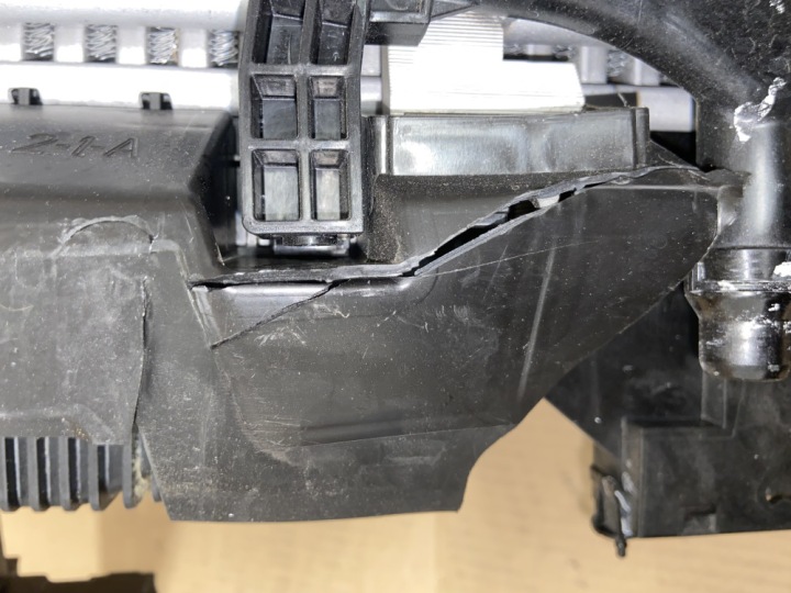 AVANT PLAQUE SUPPORTS PROTECTIONS (TELEWIZOR) MERCEDES-BENZ GLB X247