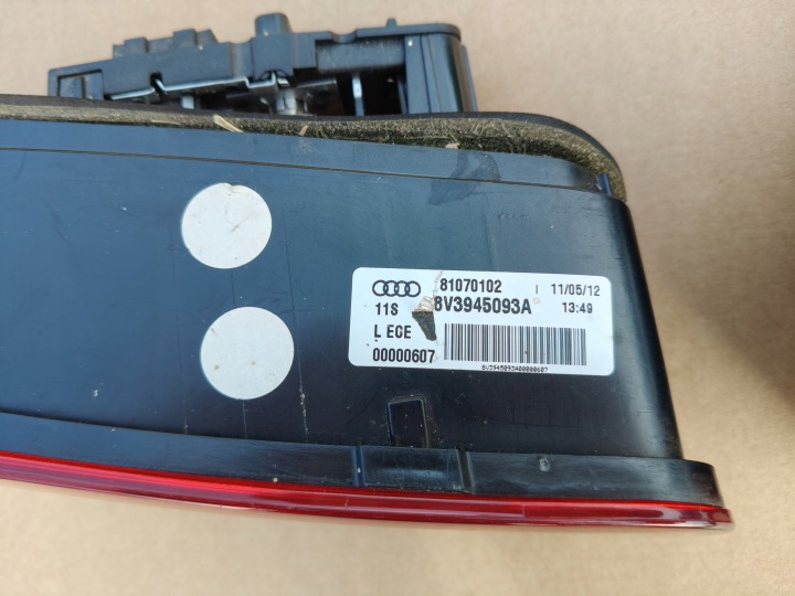 AUDI A3 8V PHARES ARRIÈRE DANS COUVERCLE DE COFFRE GAUCHE DROITE 8V3945093A 8V3945094A
