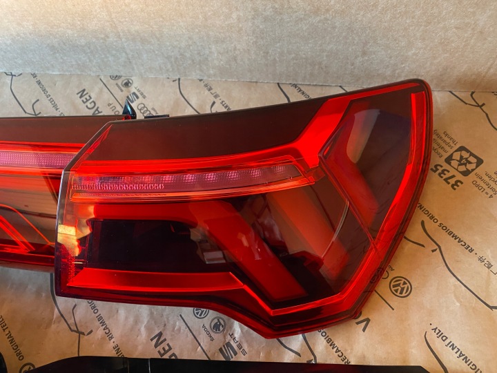 AUDI Q3 83A PHARES ARRIÈRE ENSEMBLE LED DYNAMIC EUROPE 83A945092 83A945094 32KM