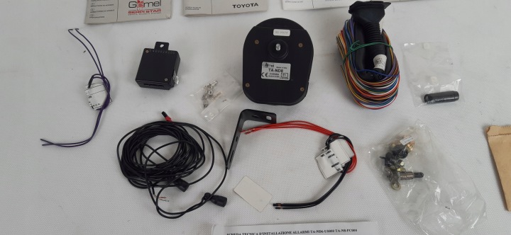 TOYOTA AVENSIS COROLLA YARIS LC100 KIT ALARME 921600200, TA-ND8-PC000