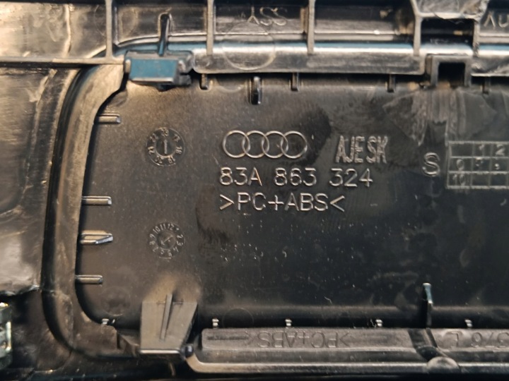 AUDI Q3 F3 SPORTBACK 1,5TSI 110KW 2024R GRILLE CONDUIT D'AIR TUNNELS ARRIÈRE 83A819203