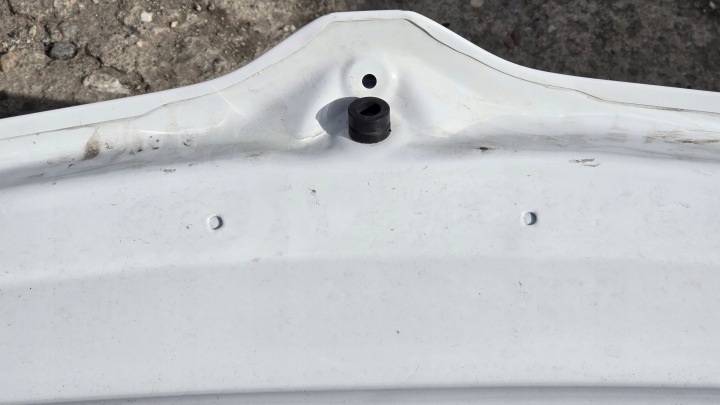 BMW X1 U11 CAPOT COUVERCLE MOTEUR BLANCHE COULEUR A300 TRÈS EN BON ÉTAT