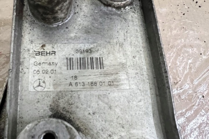 RADIATEUR HUILES MERCEDES-BENZ M (W163) A6131880101 2005