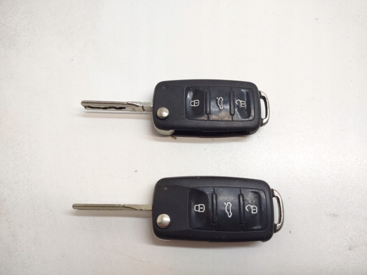 CONTACTEUR D'ALLUMAGE 2XKLUCZYK SEMELLE 1K0905851B SKODA YETI 5L 2011R. ORIGINAL