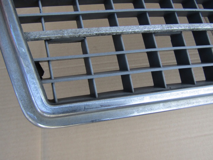 DROIT (1 MERCEDES W124 EKLASA 93-96 CHROME GRILLE CALANDRE CAPOTS ORIGINALE