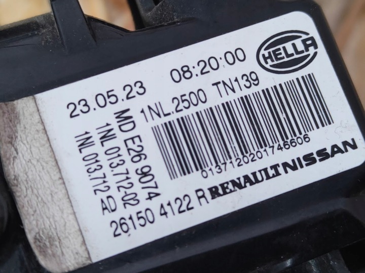PHARES ANTIBROUILLARD LED DROIT RENAULT TRAFIC III CLIO V ZOE 261504122R