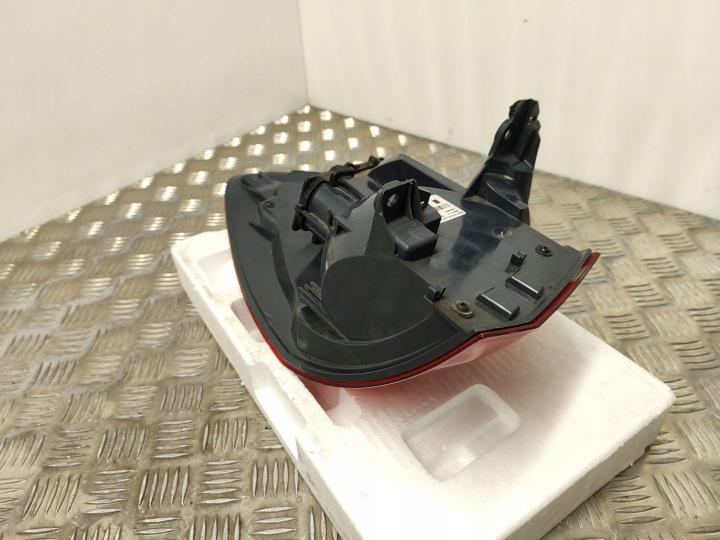 BMW 2 F46 2016 DROITE CÔTÉ PHARE ARRIÈRE