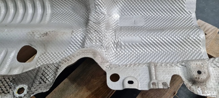 Q3 83A PROTECTION THERMIQUE TUYAUX ÉCHAPPEMENT 5QA825613E
