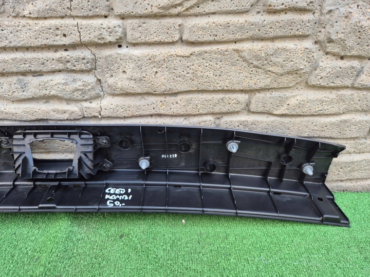 KIA CEED 06- MOULURE GARNITURE COUVERCLES DE COFFRE UNIVERSEL 857711H600