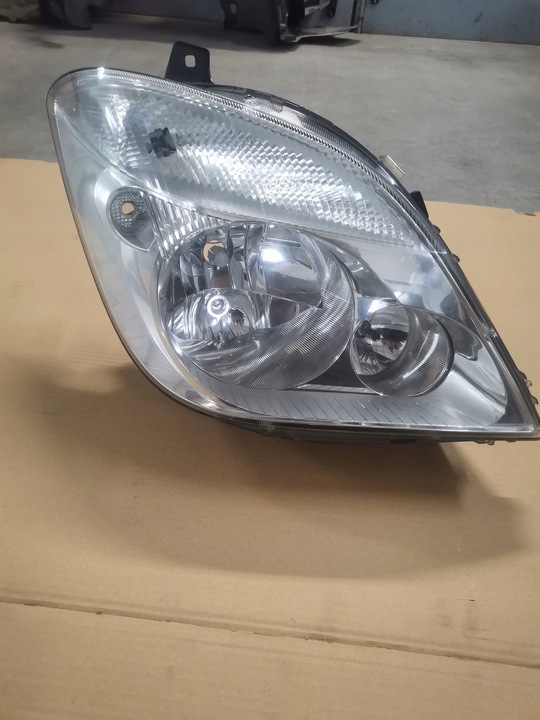 FARO PARTE DELANTERA DERECHA MERCEDES SPRINTER W906 BUEN ESTADO CON 