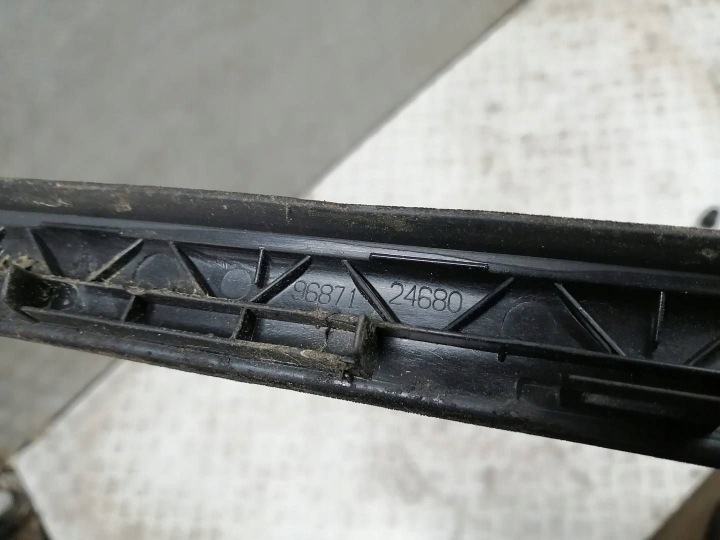 CITROEN C4 II MOULURE PARE-BRISE GAUCHE 9687124680
