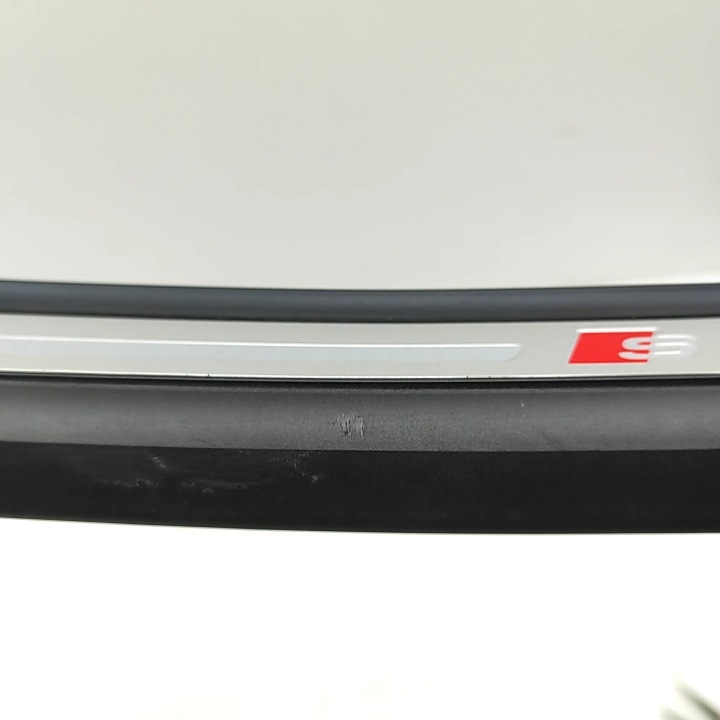 GAUCHE AVANT MOULURE SEUIL AUDI TT (FV3) 8S0853491A 33567737 1.8L 132KW