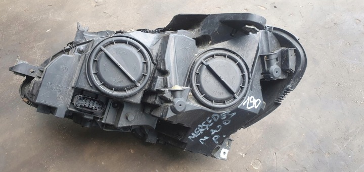 PHARE DROIT AVANT DROITE AVANT MERCEDES C W204 LIFT ANGLAIS