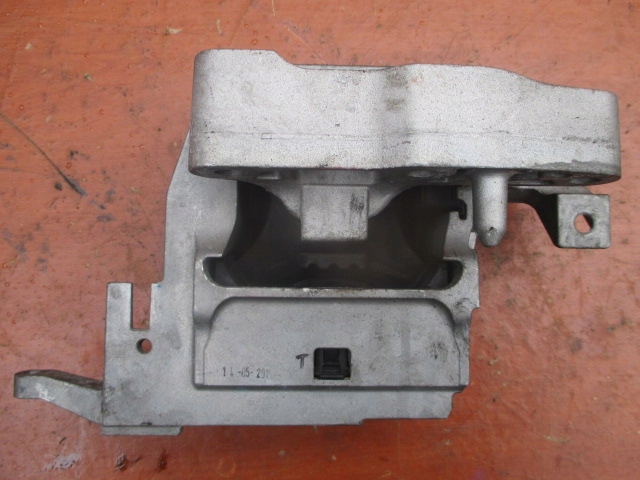 BMW X1 F48 POIGNÉE COUSSIN MOTEUR DIVERS NUMÉROS 6885934 6875630