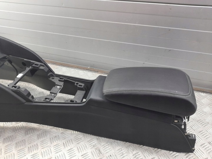 AUDI A3 S3 8V 8V1863241 MILIEU CONSOLE CENTRALE