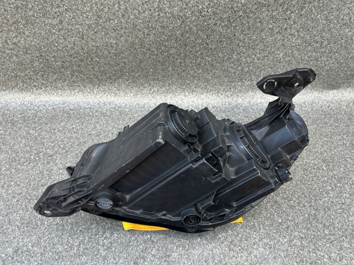 PHARE DROITE AVANT OPEL CORSA F 39162649 POZNAŃ