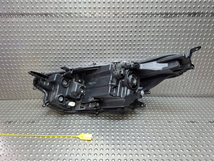 PHARE AVANT DROITE LENTILLE TOYOTA YARIS IV 20- EUROPE K0-6