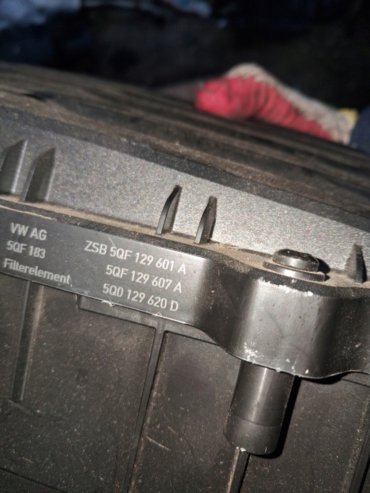 CHÂSSIS FILTRE AIR VW SKODA AUDI SEAT 5QF129601A 05L906461B