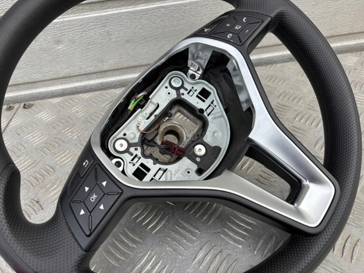 MERCEDES W246 VOLANT MULTIFONCTION EN BON ÉTAT B-KLASA A2464603503