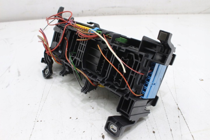 MERCEDES W117 BOÎTE FUSIBLES A2465402614