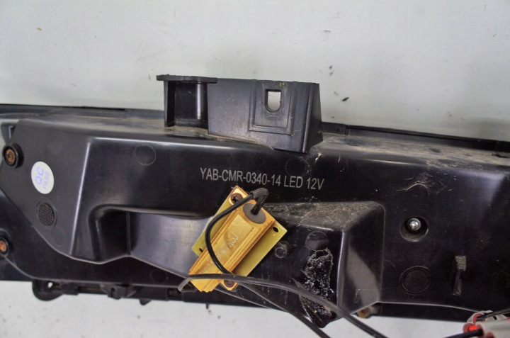 UH101 CHEVROLET CAMARO V PHARE DROIT ARRIÈRE YAB-CMR-0340-14 AR