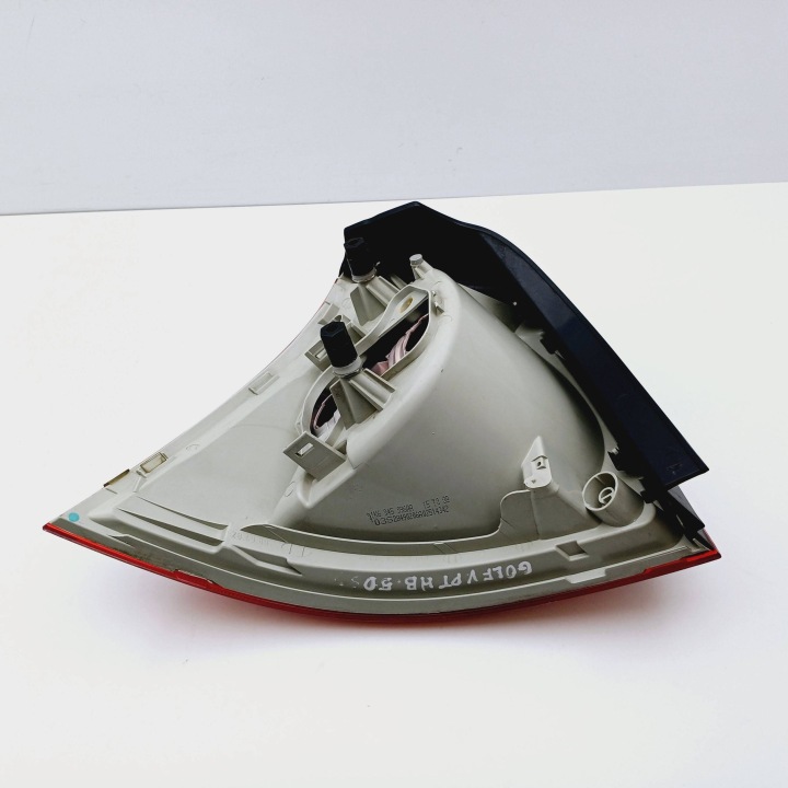PHARE DROIT ARRIÈRE VW GOLF V 5D HAYON 1K6945096AA NR64