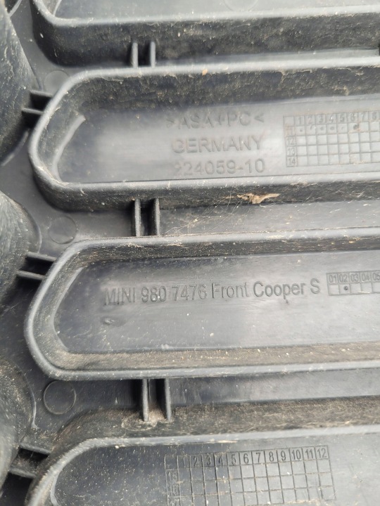 MINI COOPER COUNTRYMAN R60 GRILLE 9807476