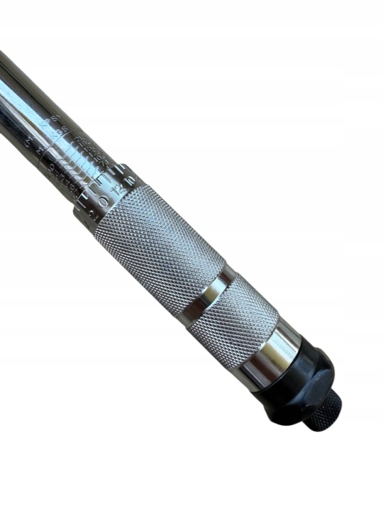 CLÉ DYNAMOMETRYCZNY 1/2 28-210NM ÉTUI AVEC BLOCAGE VERS ROUES CRV