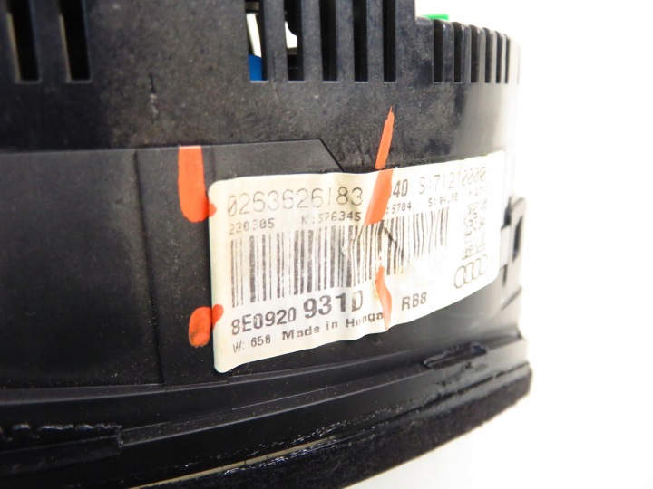 COMPTEUR AUDI A4 B7 AVANT 3.0 TDI 8E0920931D 0263626183