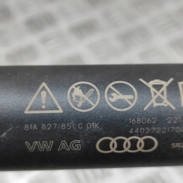 DROIT SERVOMOTEUR COUVERCLES DE COFFRE COUVERCLES DE COFFRE AUDI Q2 REÇU 81A827851C 30665148 1.5L 110KW