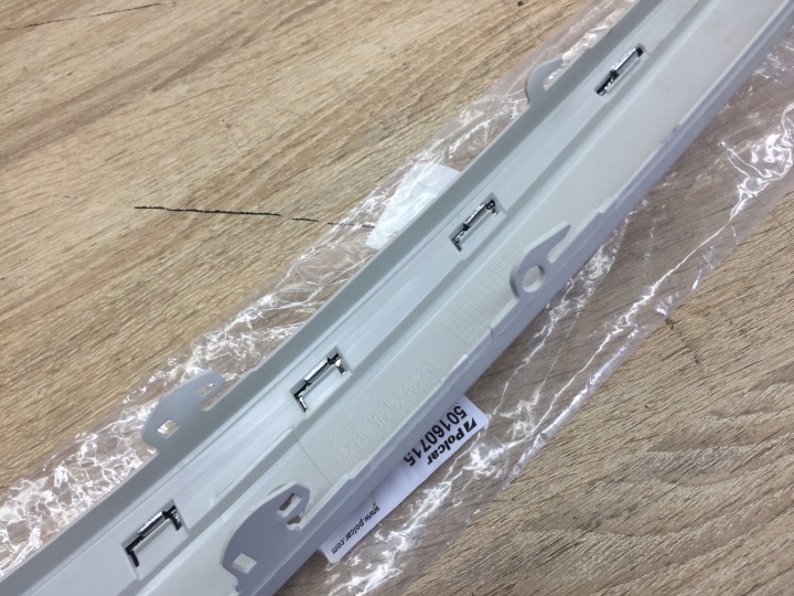REVÊTEMENT PARE-CHOCS AVANT GAUCHE CHROME PDC VERS MERCEDES W211 2002-2006