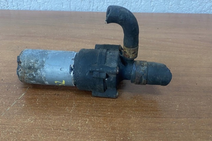 SOUPAPE RADIATEUR RÉCHAUFFEURS AUDI 100 (5000) 0018307884 DIESEL 1996