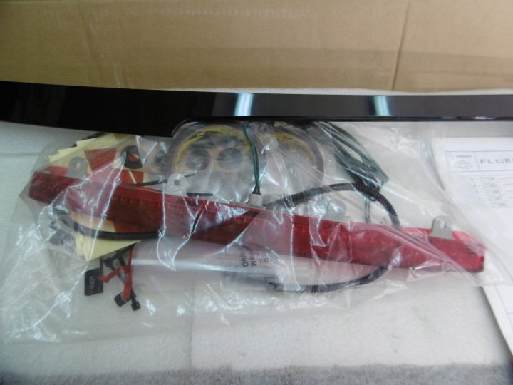 RENAULT FLUENCE SPOILER SPOILER SPOILER COUVERCLES DE COFFRE