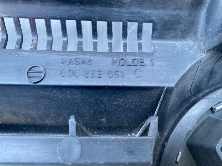 VOLKSWAGEN POLO IV GRILLE CALANDRE RADIATEUR 6Q0853651C