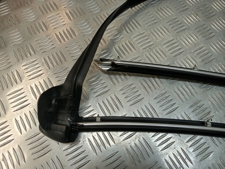 BMW E93 MOULURE JOINT D'ÉTANCHÉITÉ VITRES MONTANTS A 7119111