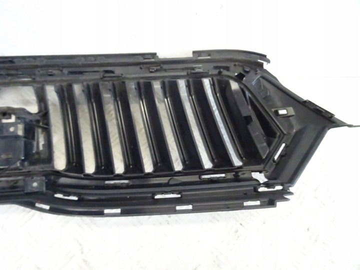 GRILLE CALANDRE AVANT AVANT SKODA OCTAVIA IV 5E3853653
