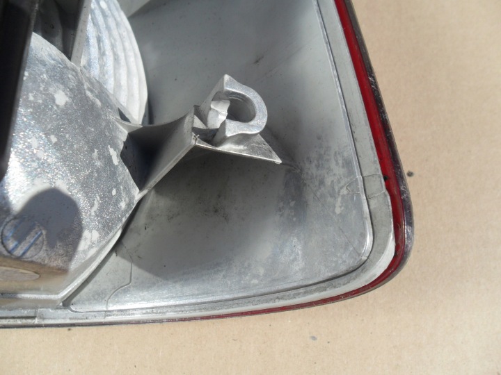 VW TOURAN LIFT PHARE GAUCHE ARRIÈRE 1T0945257D