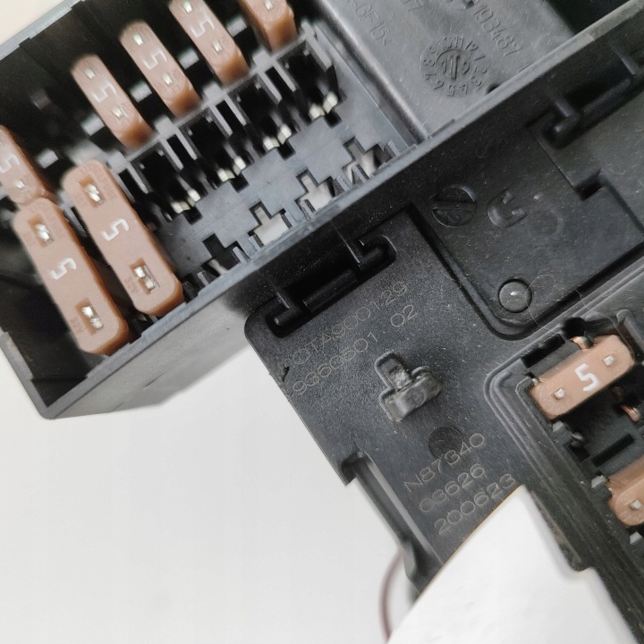 BMW I3 2020 CHÂSSIS MODULE FUSIBLES