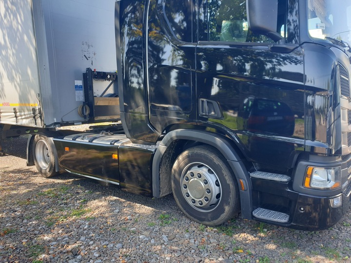 CONSTRUCTION CAPWITH INTERAXLE SCANIA NTG R WITH LOW DECK LINER SUPER 