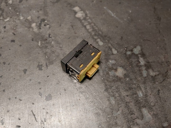 BOUTON VITRES BMW 3 E36 8368941