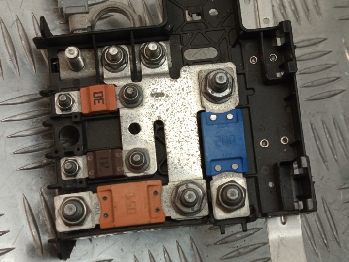 FIAT 500E SERRE-CÂBLE POSITIVE BATTERIE 00521391020