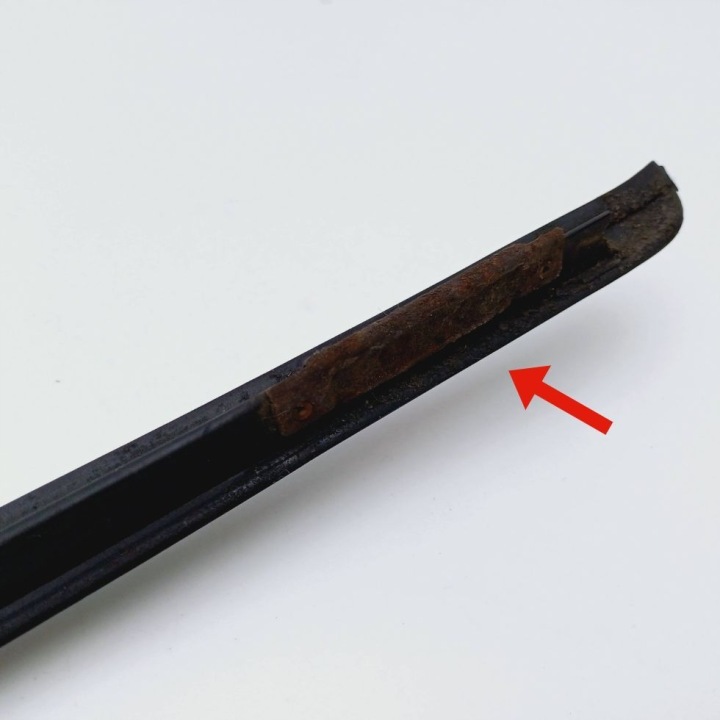 MOULURE PARE-BRISE DROIT AVANT AUDI A6 C5 LAK. LX7Z 4B5854328B NR220