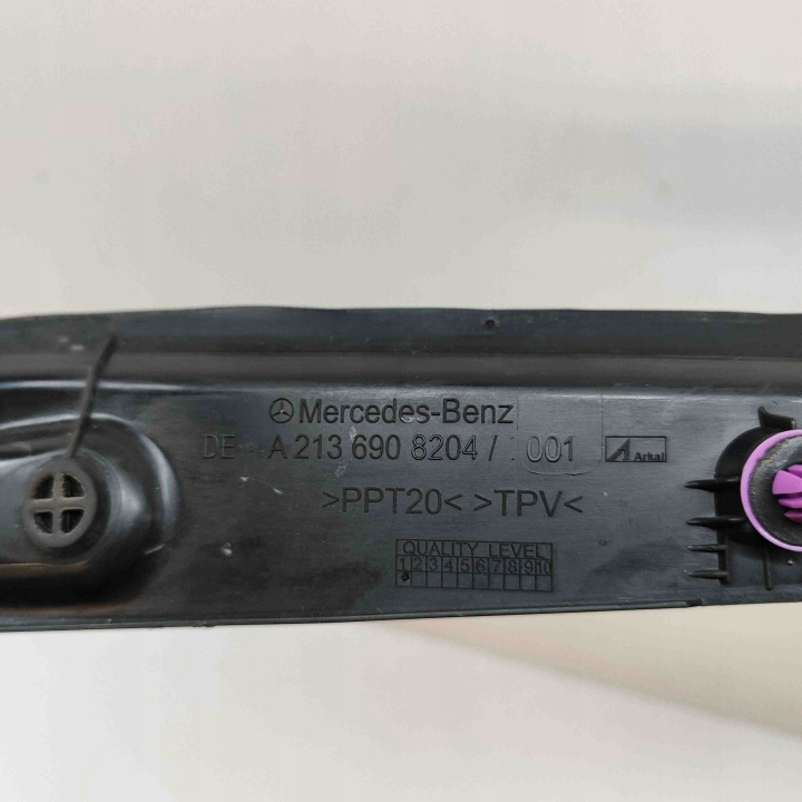 MERCEDES W213 MOULURE PROTECTION DROITE A2136908204