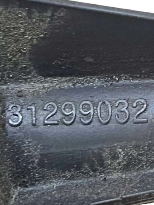 BOUCHON AVEC AVEC SERRURE GOULOTTE DE REMPLISSAGE CARBURANTS VOLVO V40 ESTATE (VW) 31299032 1.6L DIESEL