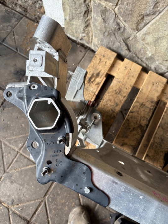 POUTRE SOUS MOTEUR PORSCHE CAYENNE 4.5 V8