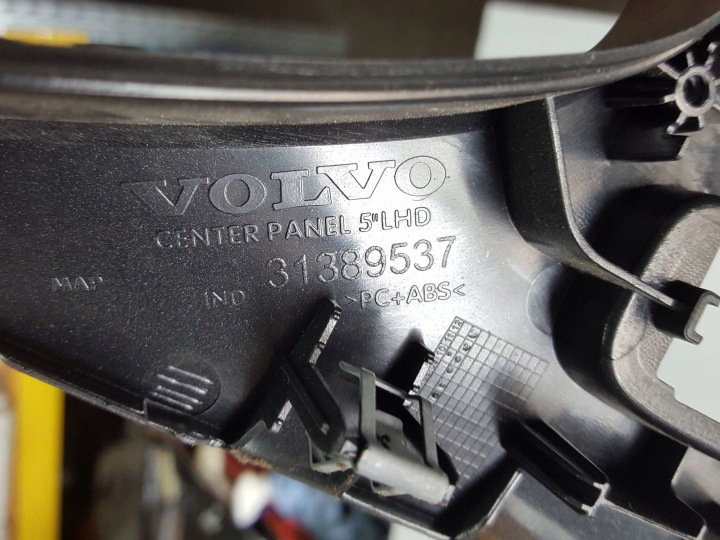 VOLVO V40 II 2 12-16R CHÂSSIS TABLEAU DE BORD TABLEAU DE BORD 31389537