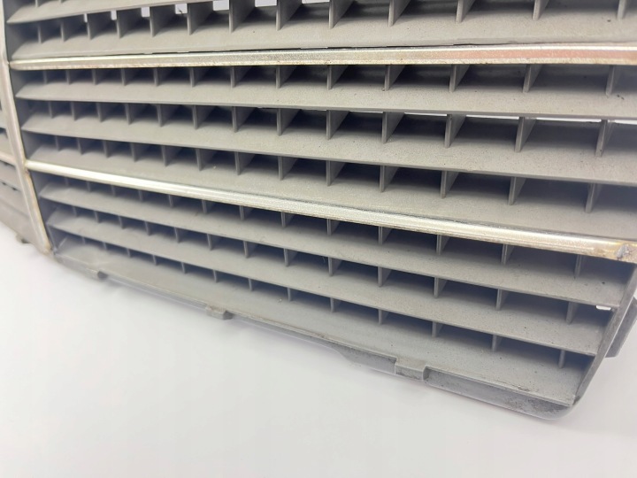GRILLE CALANDRE GRILLE CALANDRE CAPOTS PORYWY AVANT MERCEDES W124 1248880223