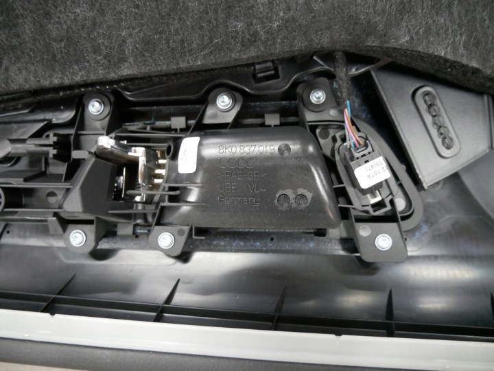 AUDI A4 B8 COLLECTEUR AVANT GAUCHE GARNITURE PORTES GAUCHE 8K1867105 8K2867105