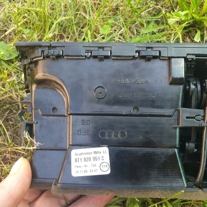 AUDI A5 8T CENTRALE GRILLE CONDUIT D'AIR 8T1820951C