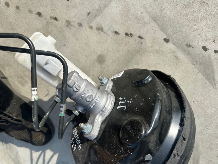 NISSAN NAVARA D23 NP300 SERVO FREINS POMPE DE FREIN RÉSERVOIR DE FREIN